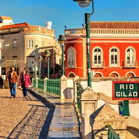 Stylish Townhouse In Centre, Shared Pool Vakantiehuis