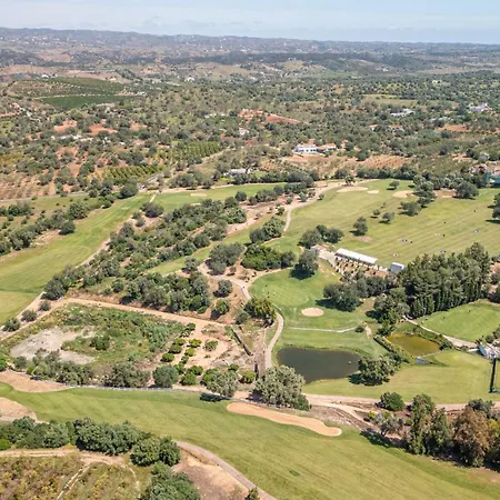 Stylish Townhouse In Centre, Shared Pool 塔维拉