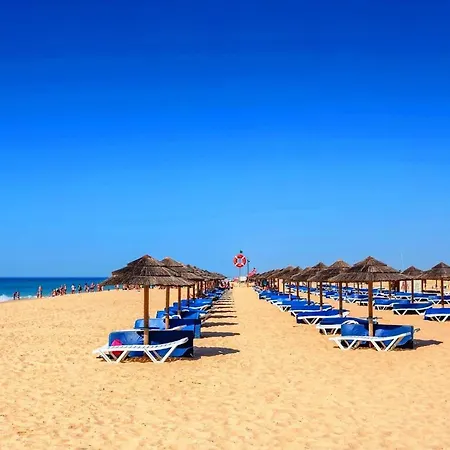 Stylish Townhouse In Centre, Shared Pool Holiday home *