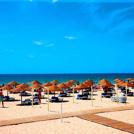 Feriehus Stylish Townhouse In Centre, Shared Pool *