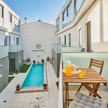 Stylish Townhouse In Centre, Shared Pool *