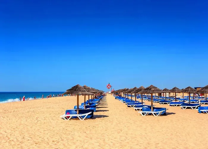 Stylish Townhouse In Centre, Shared Pool Vakantiehuis *