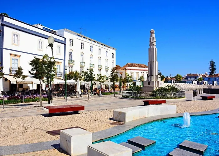 Vakantiehuis Stylish Townhouse In Centre, Shared Pool Tavira