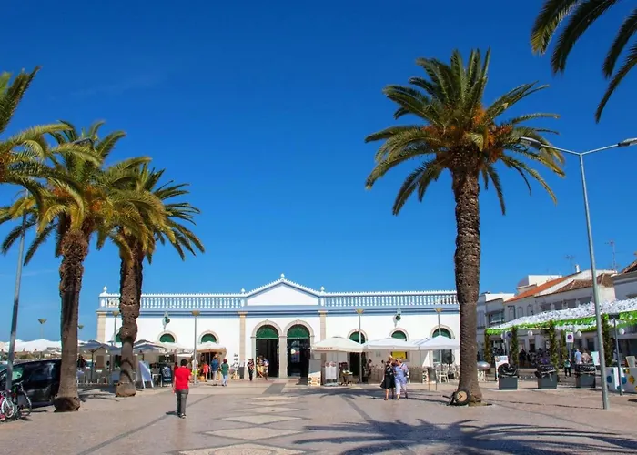Stylish Townhouse In Centre, Shared Pool 塔维拉
