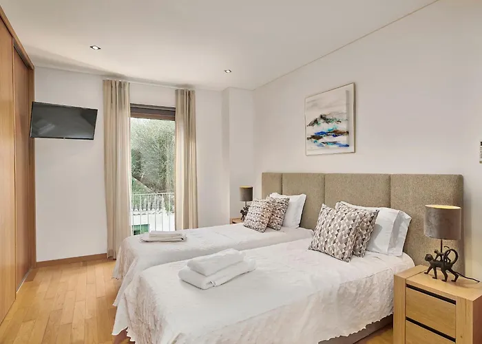 度假居 Stylish Townhouse In Centre, Shared Pool *