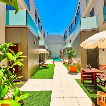 Stylish Townhouse In Centre, Shared Pool Hébergement de vacances *
