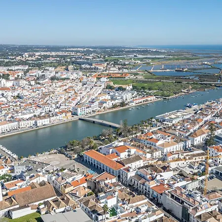 Stylish Townhouse In Centre, Shared Pool Hébergement de vacances