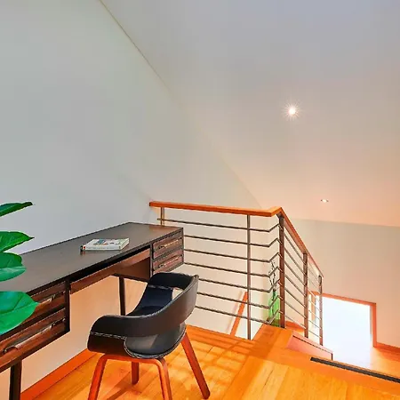 Stylish Townhouse In Centre, Shared Pool Hébergement de vacances *