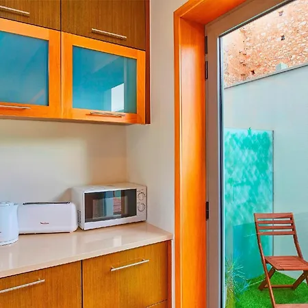 Stylish Townhouse In Centre, Shared Pool Hébergement de vacances Tavira